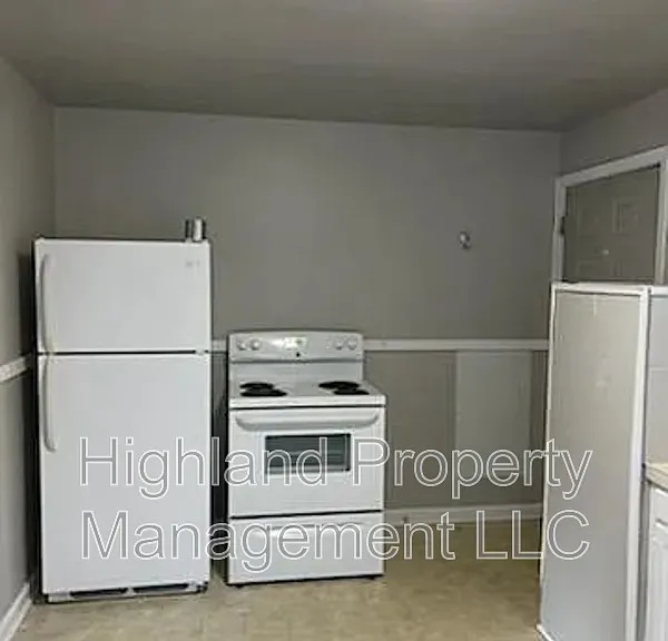 410 SE McKenzie St #1 — Photo 3