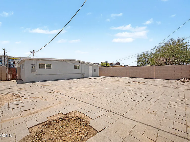 2038 E Lemon St — Photo 26