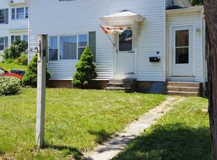 27 Adelaide Ave, Warwick, RI 02886