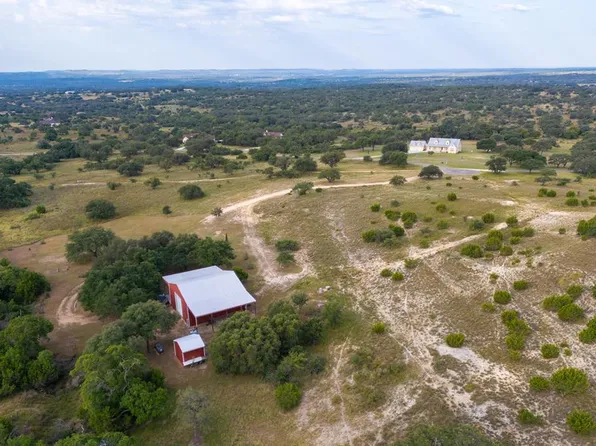 428 Summit Springs Ln, Johnson City, TX 78636