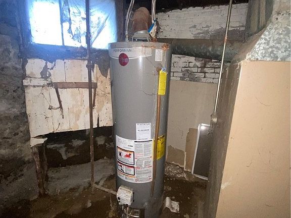 3rd image of 1516 E 85th St