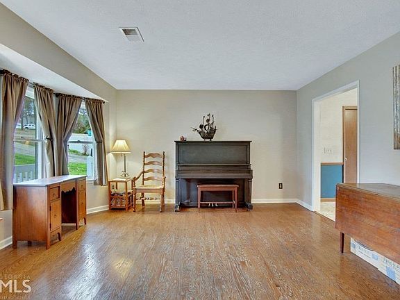 5th image of 703 Cedar Valley Trce