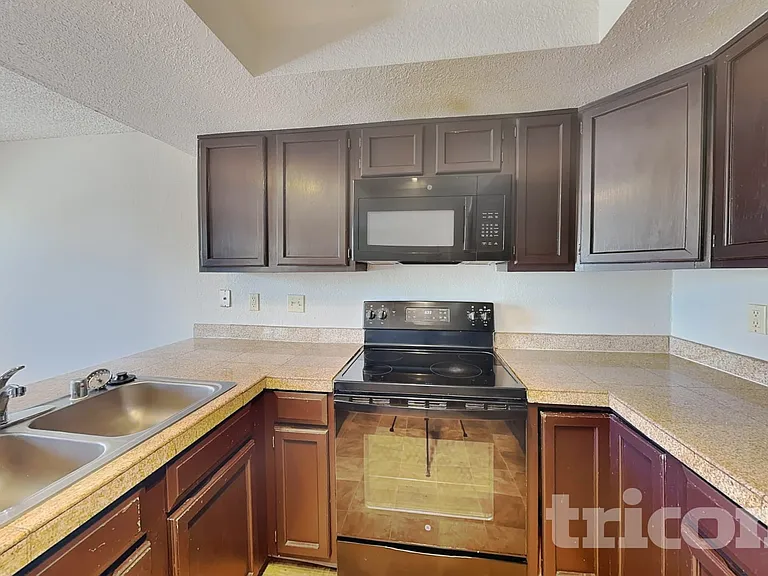 841 Wyoming Ave — Photo 6