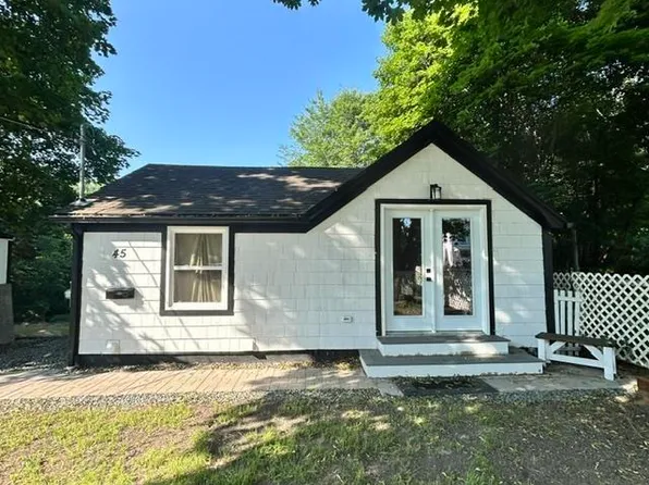45 Saint Phillips St, Bridgewater, NS B4V 1W8