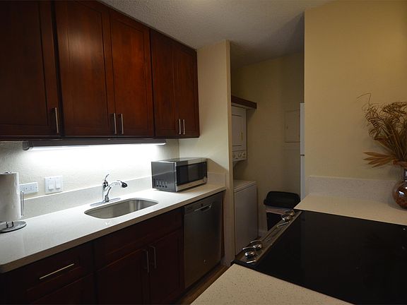 4th image of 320 Liliuokalani Ave #2401