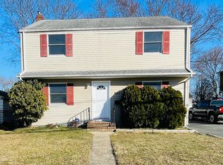 421 Staples St, Farmingdale, NY 11735