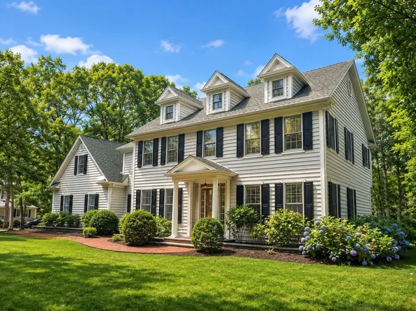 14 Crescent Way, Shelter Island Heights, NY 11965