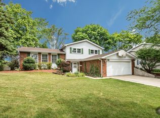 1709 Brentwood Ln, Wheaton, IL 60189