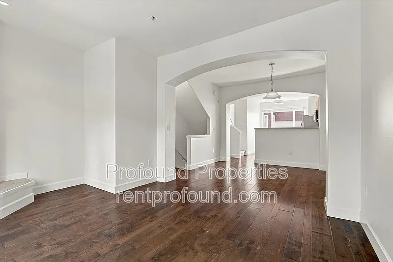 2 bed, 1.0 bath, 1058 sqft, $2,095 — Photo 3