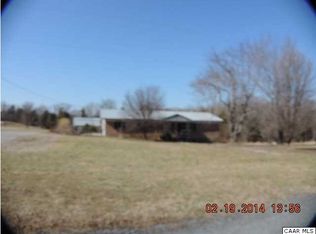 449 Hatters Creek Dr, Green Bay, VA 23942