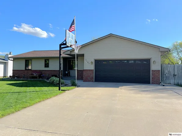 1121 Nelson Ln, Fremont, NE 68025