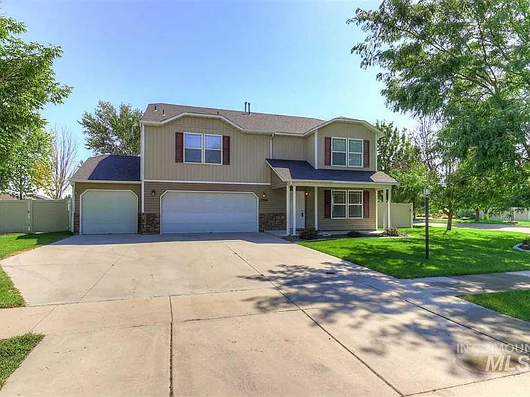 17594 N Parkdale Ave — Photo 1