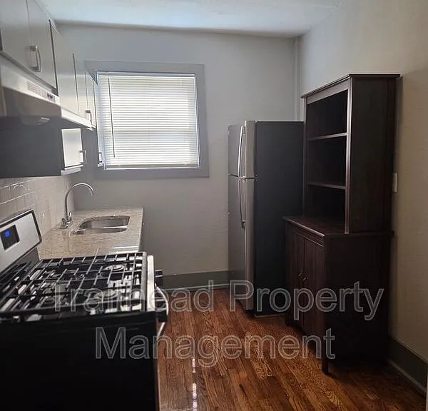 3227 Central St #6 — Photo 6