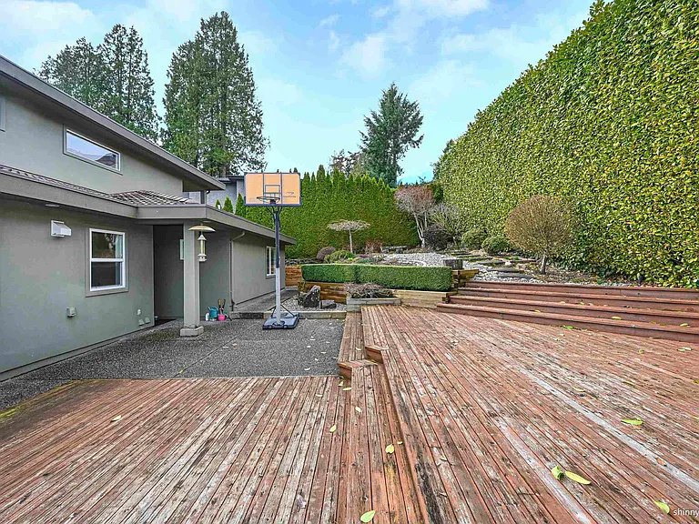 2557 Lawson Ave — Photo 5
