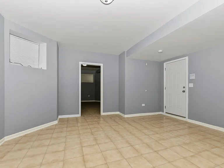 5226 S Michigan Ave — Photo 6