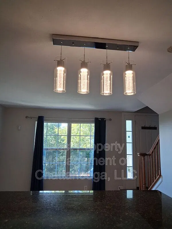 4 bed, 2.5 bath, 1747 sqft, $2,295 — Photo 3