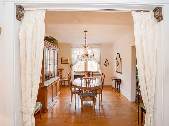 2nd image of 2615 Ditmars Blvd