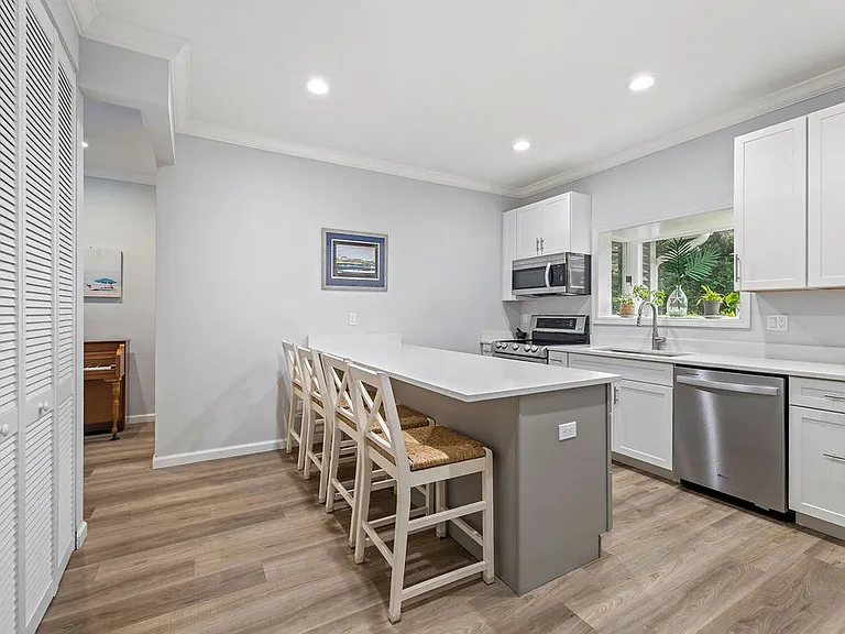 300 S Peppertree Dr — Photo 10
