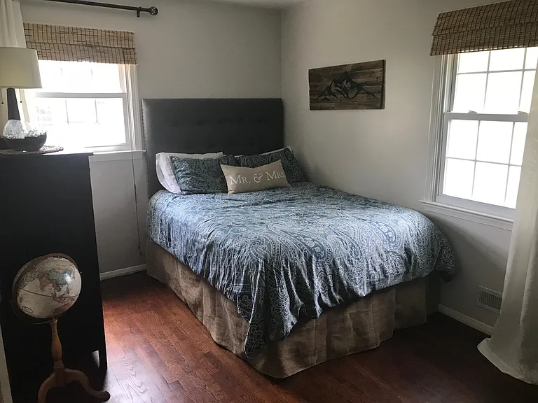 2nd bedroom with queen bed. 13.5' x 9'