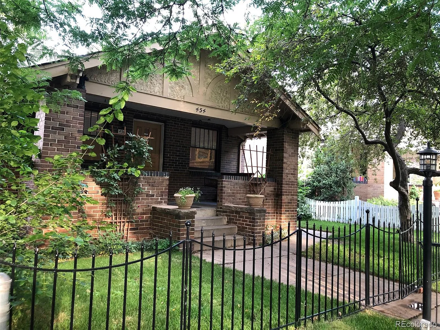4 bed, 2.5 bath, 2100 sqft, $4,500 — Photo 1
