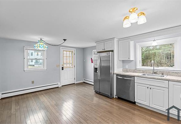 5th image of 323 Flagg St #2
