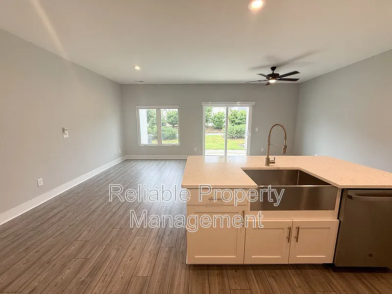 3 bed, 2.5 bath, $1,795 — Photo 4