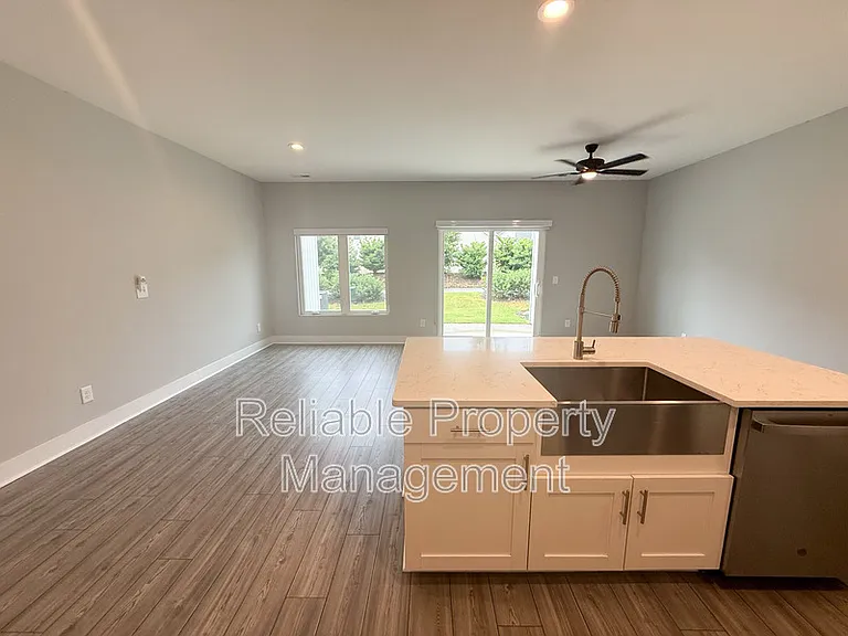 22 S Laird Dr — Photo 4