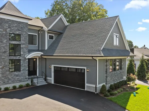 392 Cedar St #392, Dedham, MA 02026