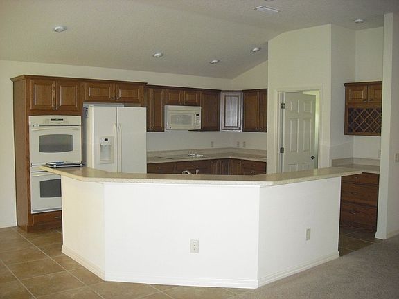 5th image of 2010 Plumosa Ct