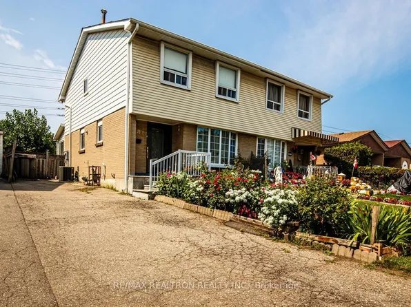 7384 Sills Rd, Mississauga, ON L4T 2K1