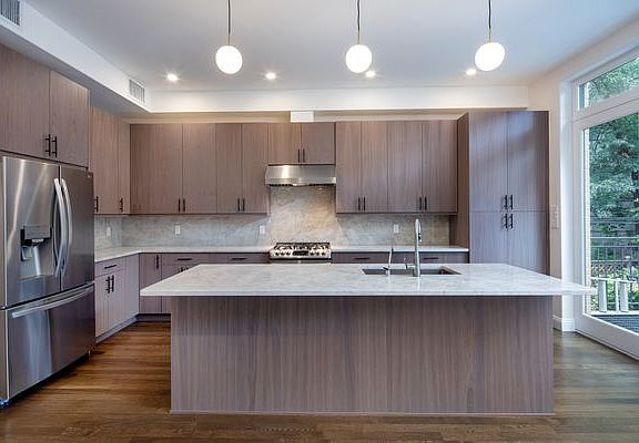 3rd image of 419 1st St #1