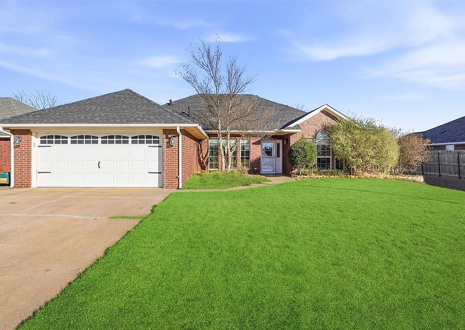 1st image of 3208 Peacock Ln