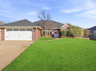 3208 Peacock Ln, Altus, OK 73521