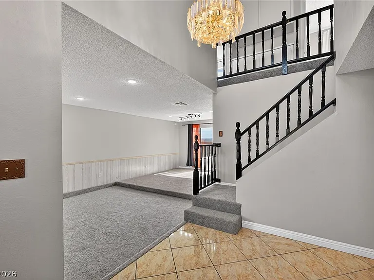 389 Summer Creek Ct — Photo 3