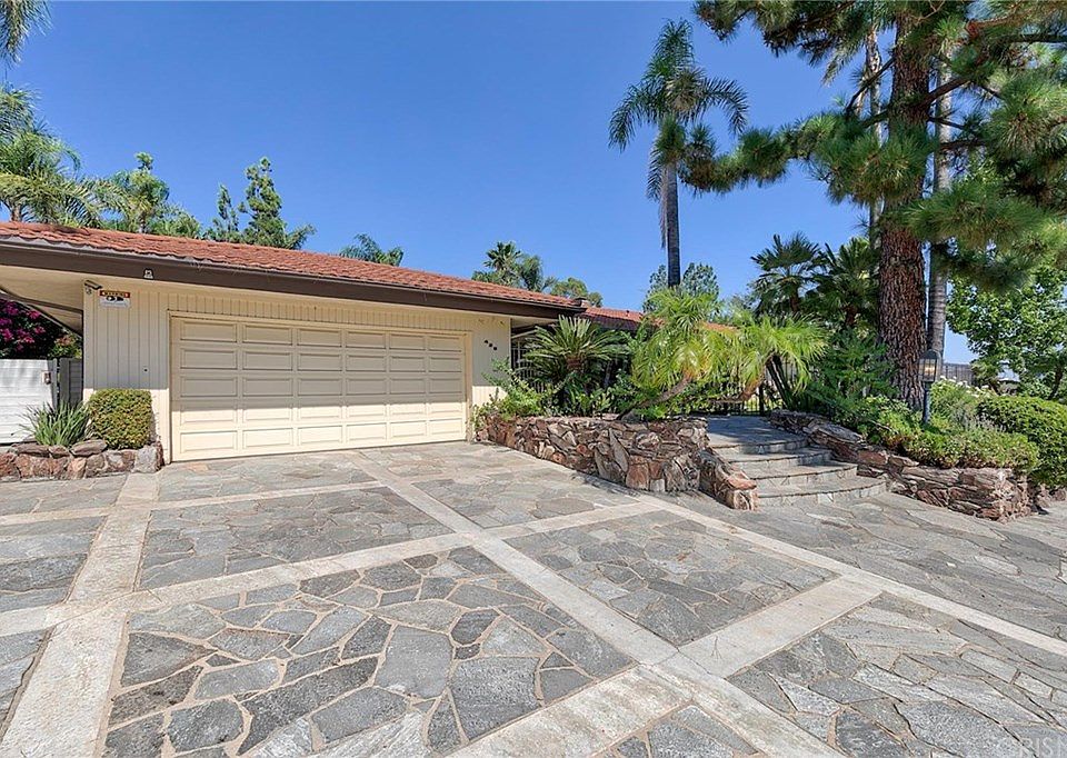 1st image of 429 Starlight Crest Dr