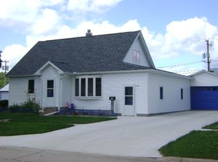 120 3rd Ave SE, Cresco, IA 52136