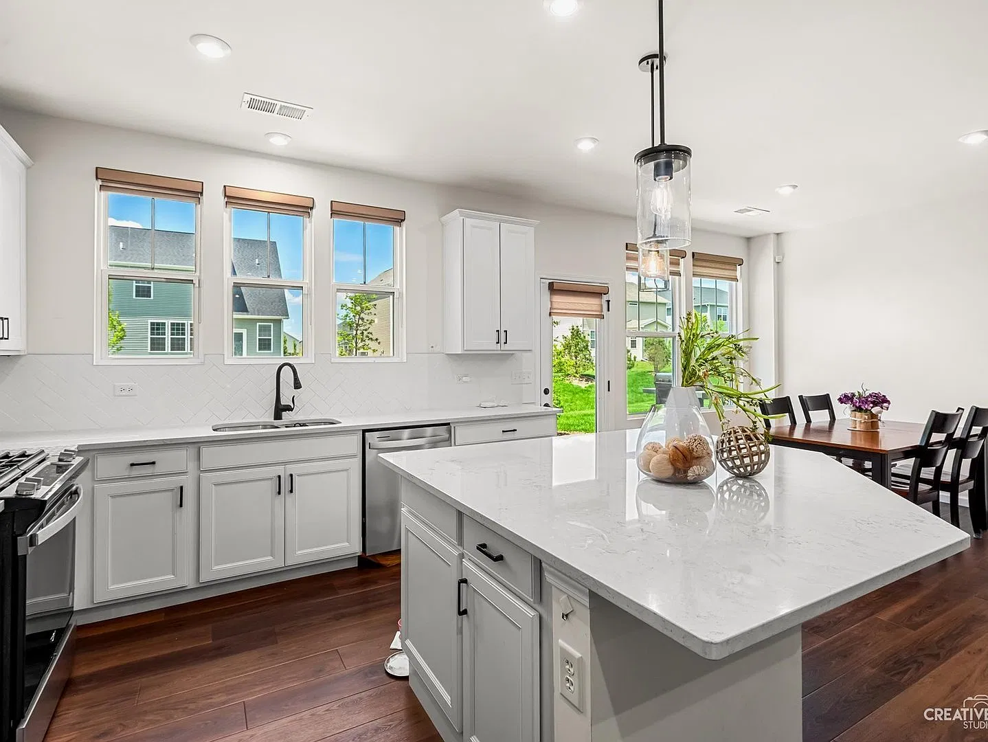 3 bed, 2.5 bath, 2020 sqft, $3,100 — Photo 4
