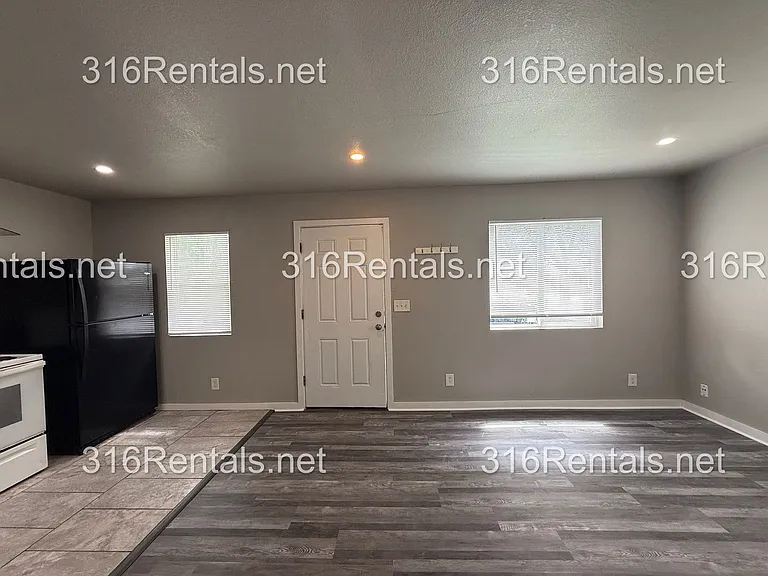 $595 - Available NOW! Beautiful 1 bedroom/ 1 bathroom Duplex — Photo 5