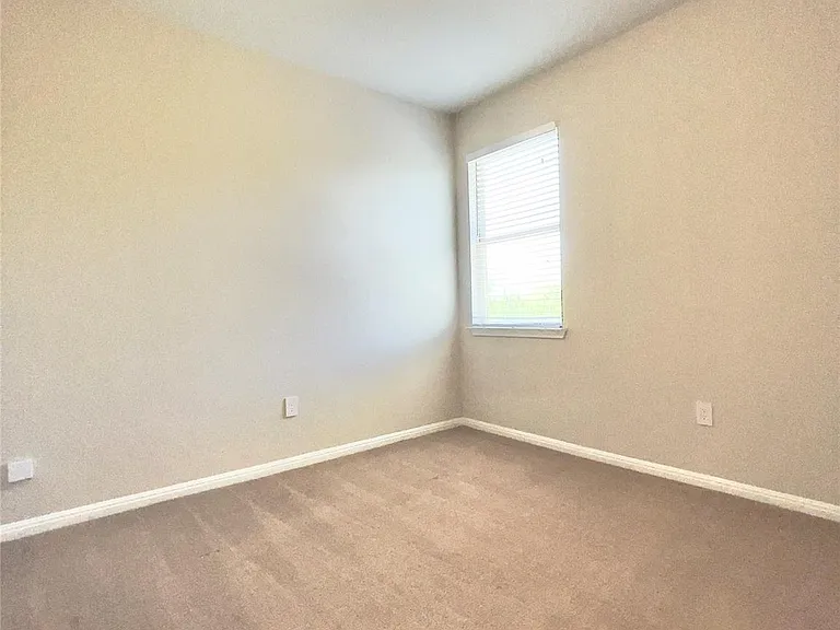 363 Eagle Brook Ln — Photo 17