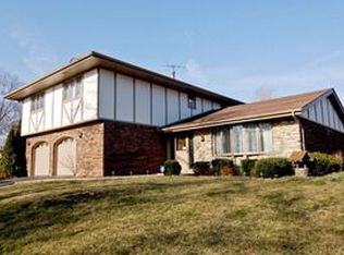 300 Woburn Ln, Schaumburg, IL