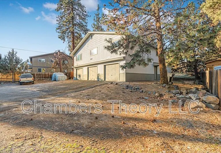 695 SE Centennial St #B — Photo 1