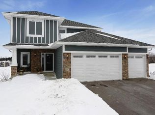1452 Mills Dr, Chanhassen, MN 55317