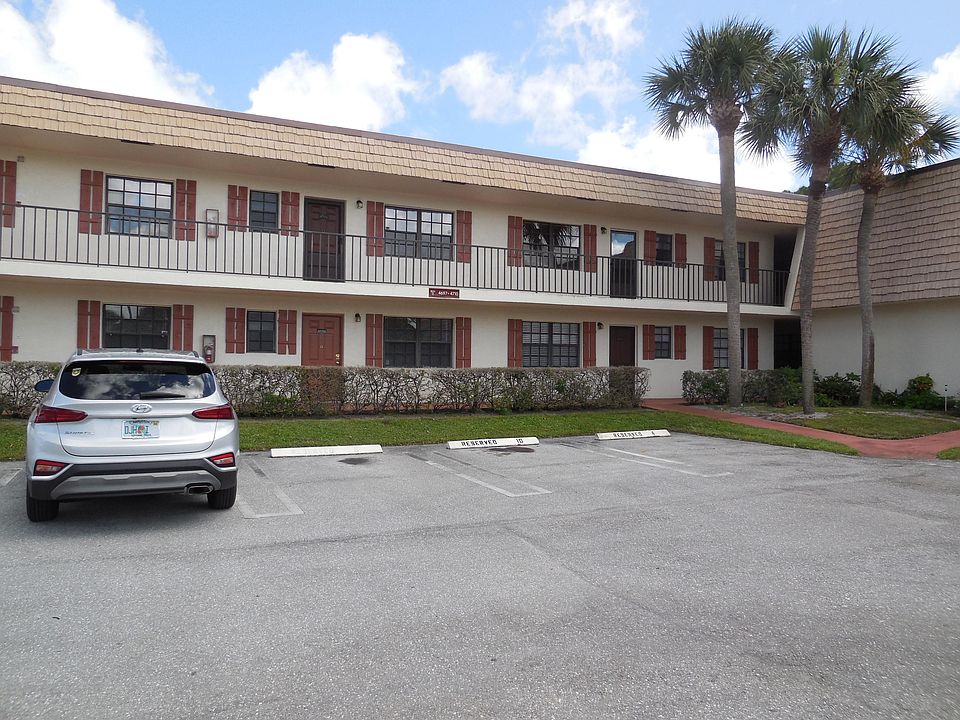 1st image of 4698 Oak Terrace Dr