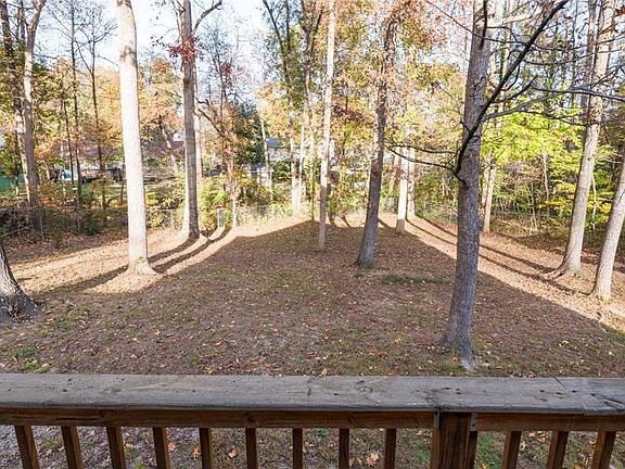 4th image of 3004 Colony Dr