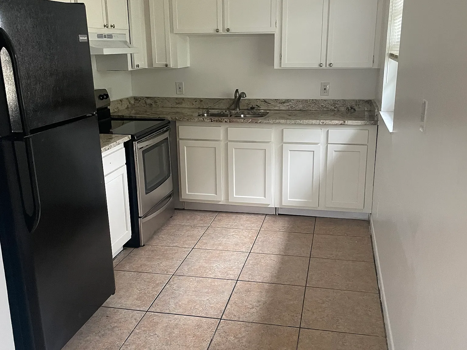 2 bed, 750 sqft, $1,400 — Photo 2