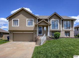 705 Ruby Rd, Papillion, NE 68133