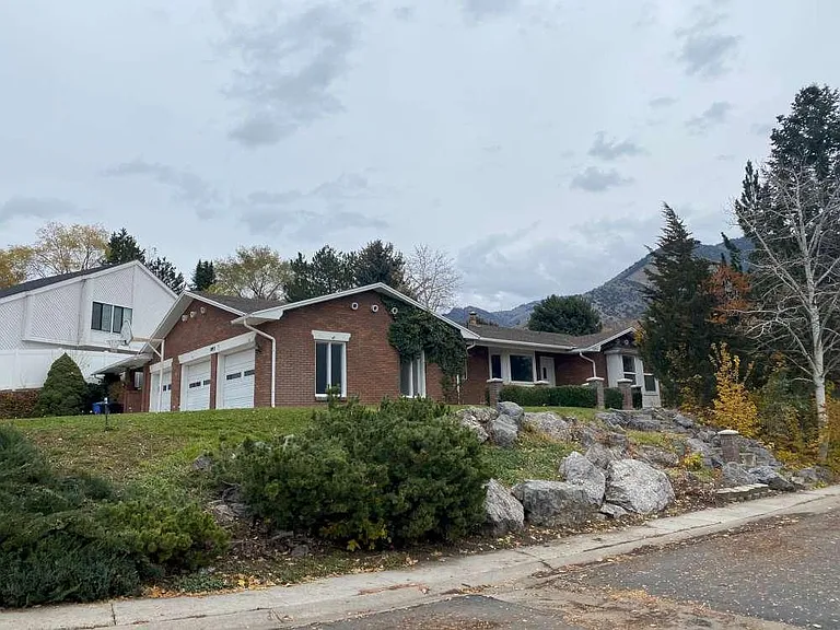 1093 Lamplighter Dr — Photo 1