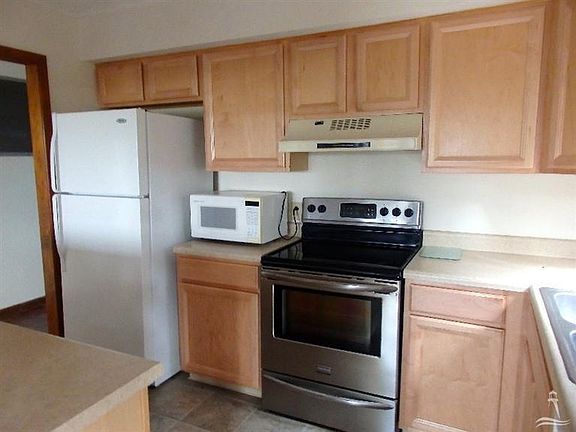 5th image of 13 Pinehurst Dr