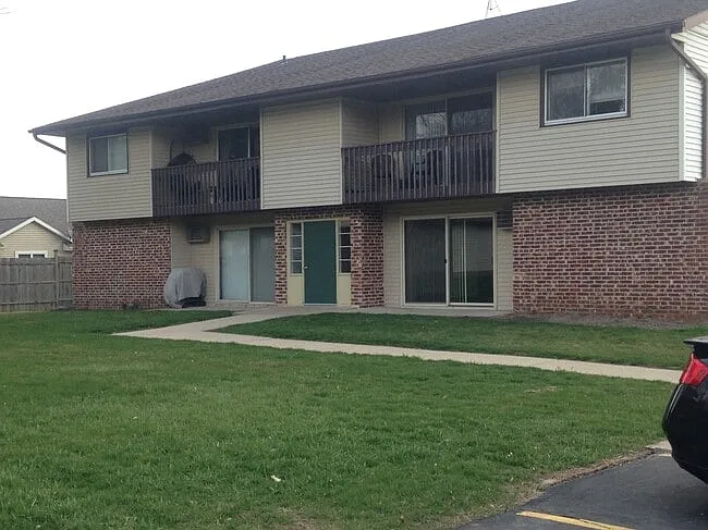 421 Meadowridge Cir #2 — Photo 1