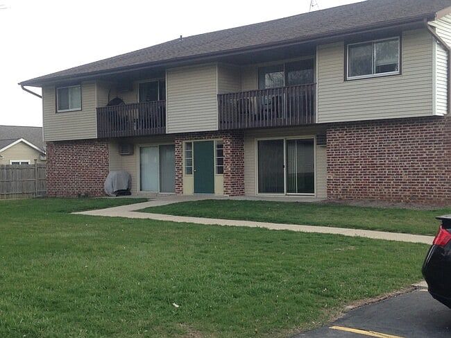1st image of 421 Meadowridge Cir #2